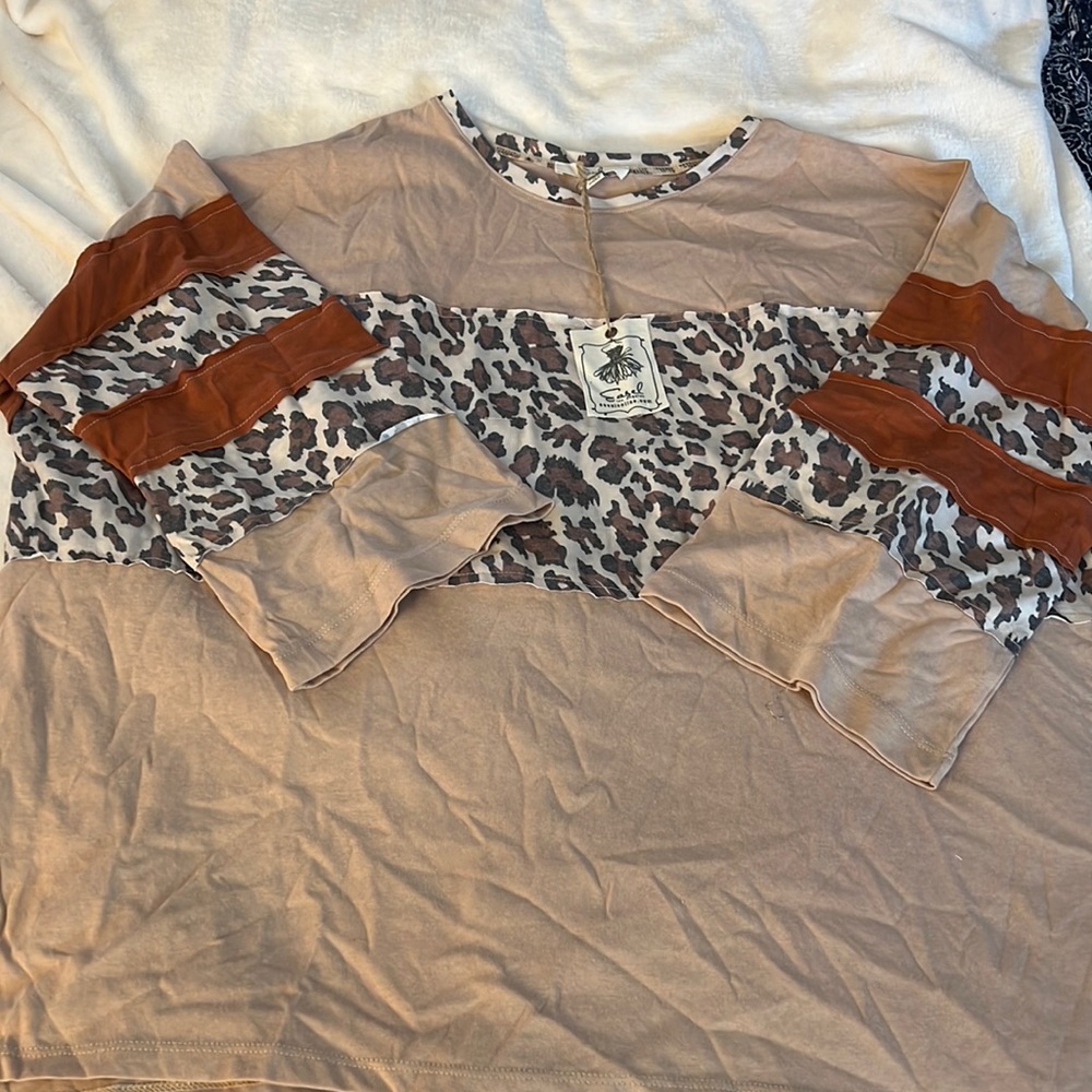 Easel oversized top